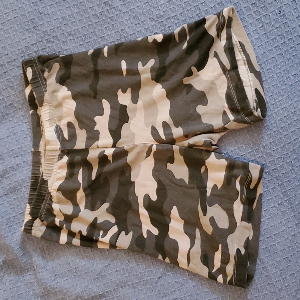 Old Navy Biker Shorts Camo Grey Black Medium